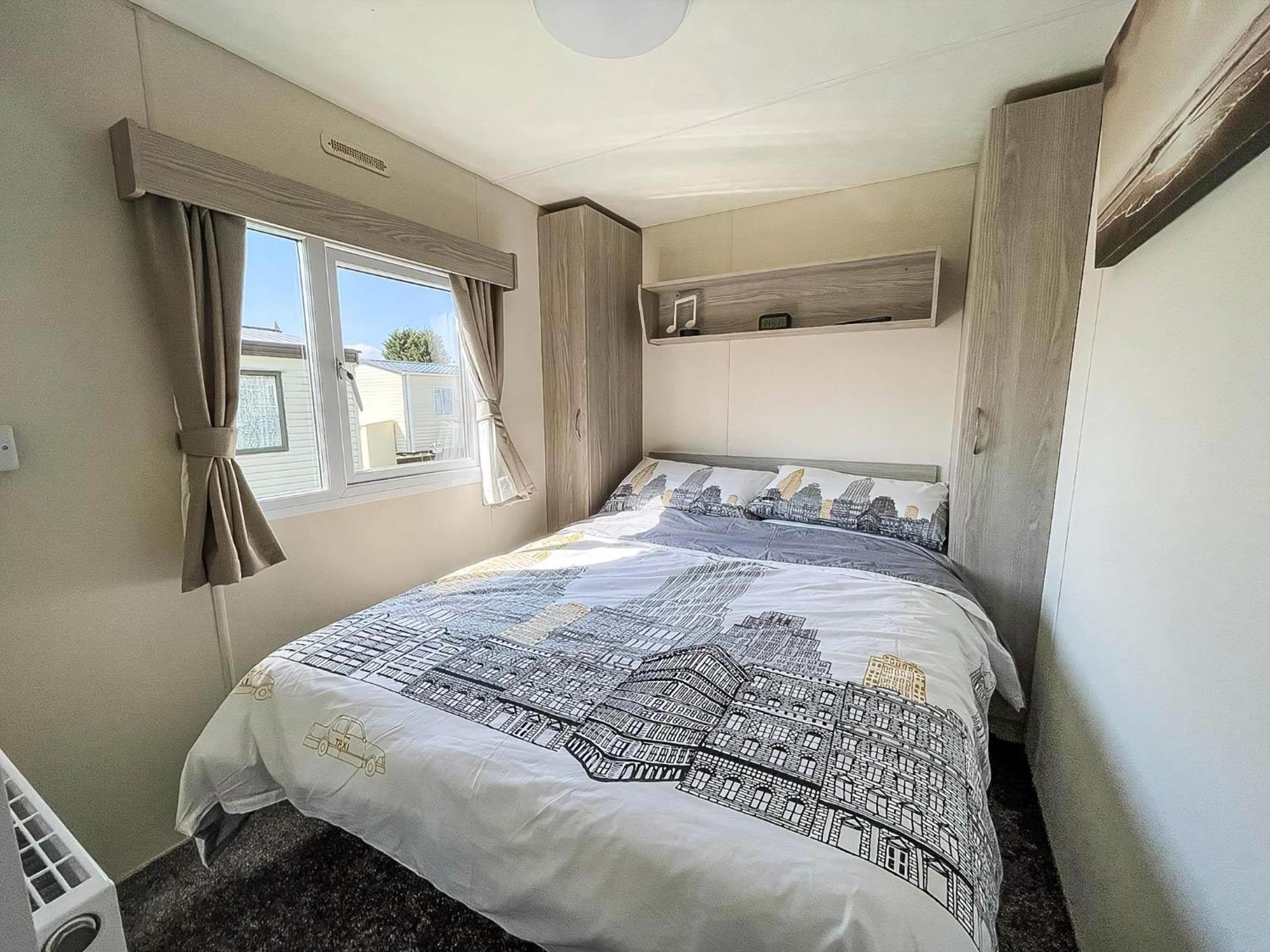 Gorgeous Caravan With Decking In Breydon Water Holiday Park, Ref 10081B Belton with Browston Dış mekan fotoğraf