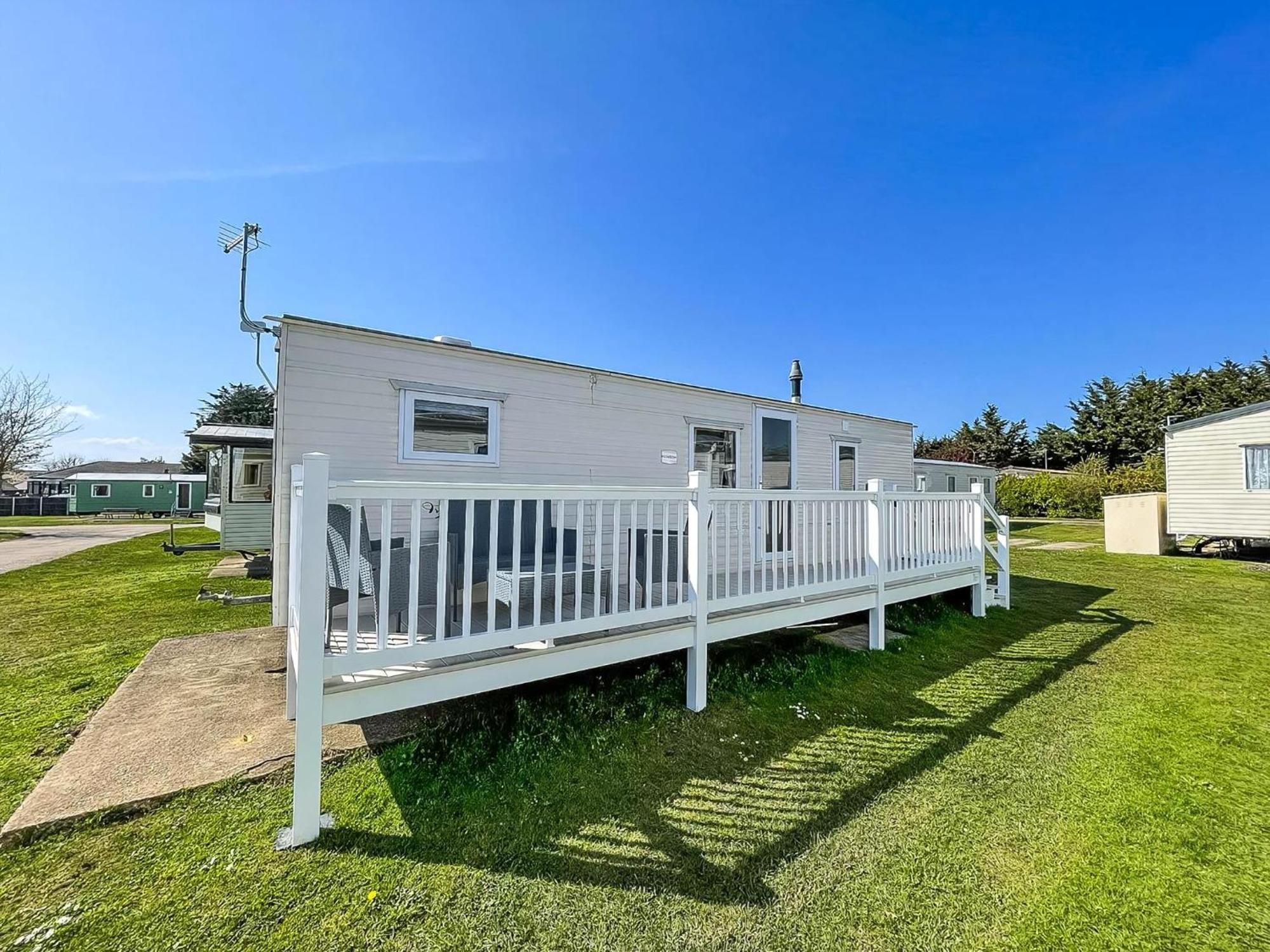 Gorgeous Caravan With Decking In Breydon Water Holiday Park, Ref 10081B Belton with Browston Dış mekan fotoğraf