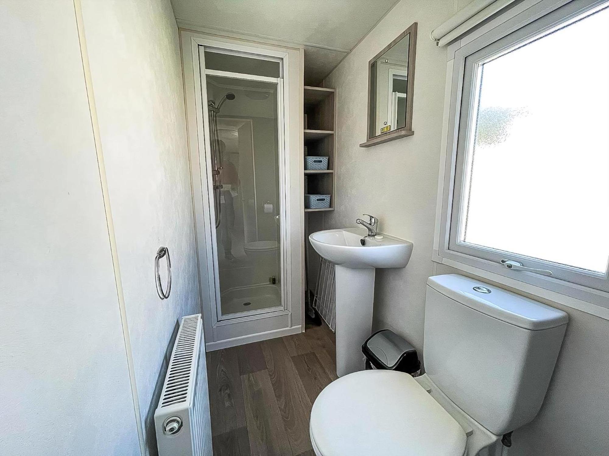 Gorgeous Caravan With Decking In Breydon Water Holiday Park, Ref 10081B Belton with Browston Dış mekan fotoğraf