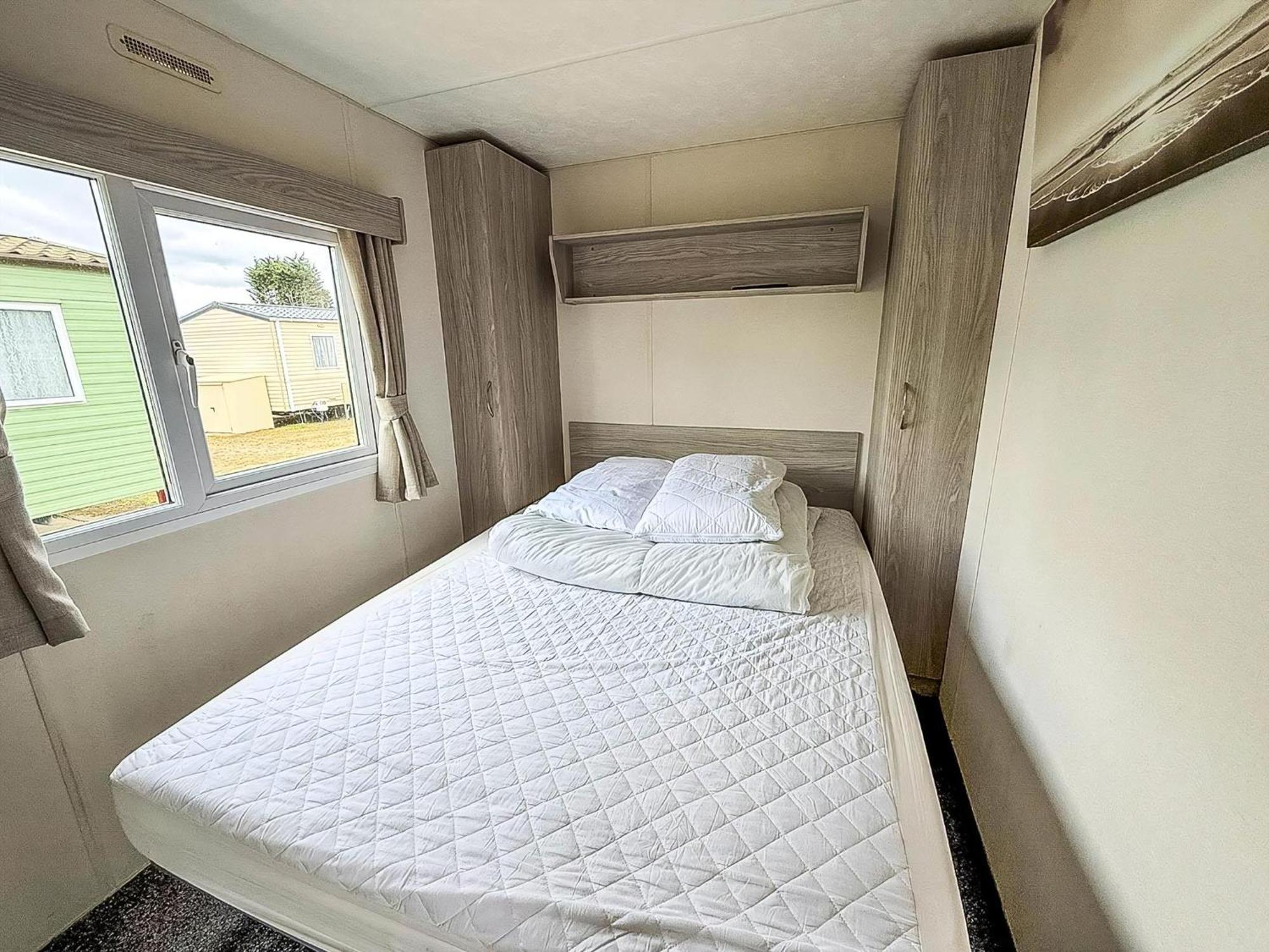 Gorgeous Caravan With Decking In Breydon Water Holiday Park, Ref 10081B Belton with Browston Dış mekan fotoğraf