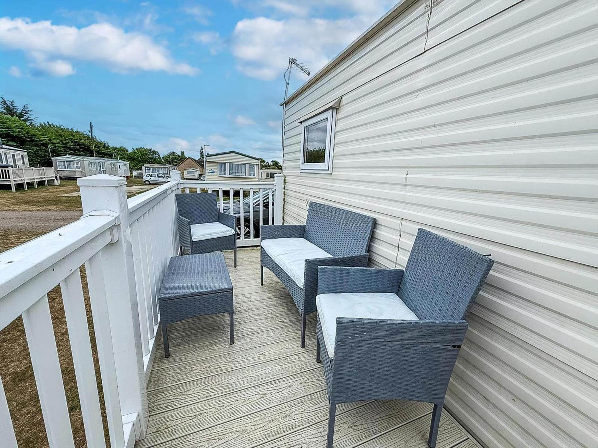 Gorgeous Caravan With Decking In Breydon Water Holiday Park, Ref 10081B Belton with Browston Dış mekan fotoğraf