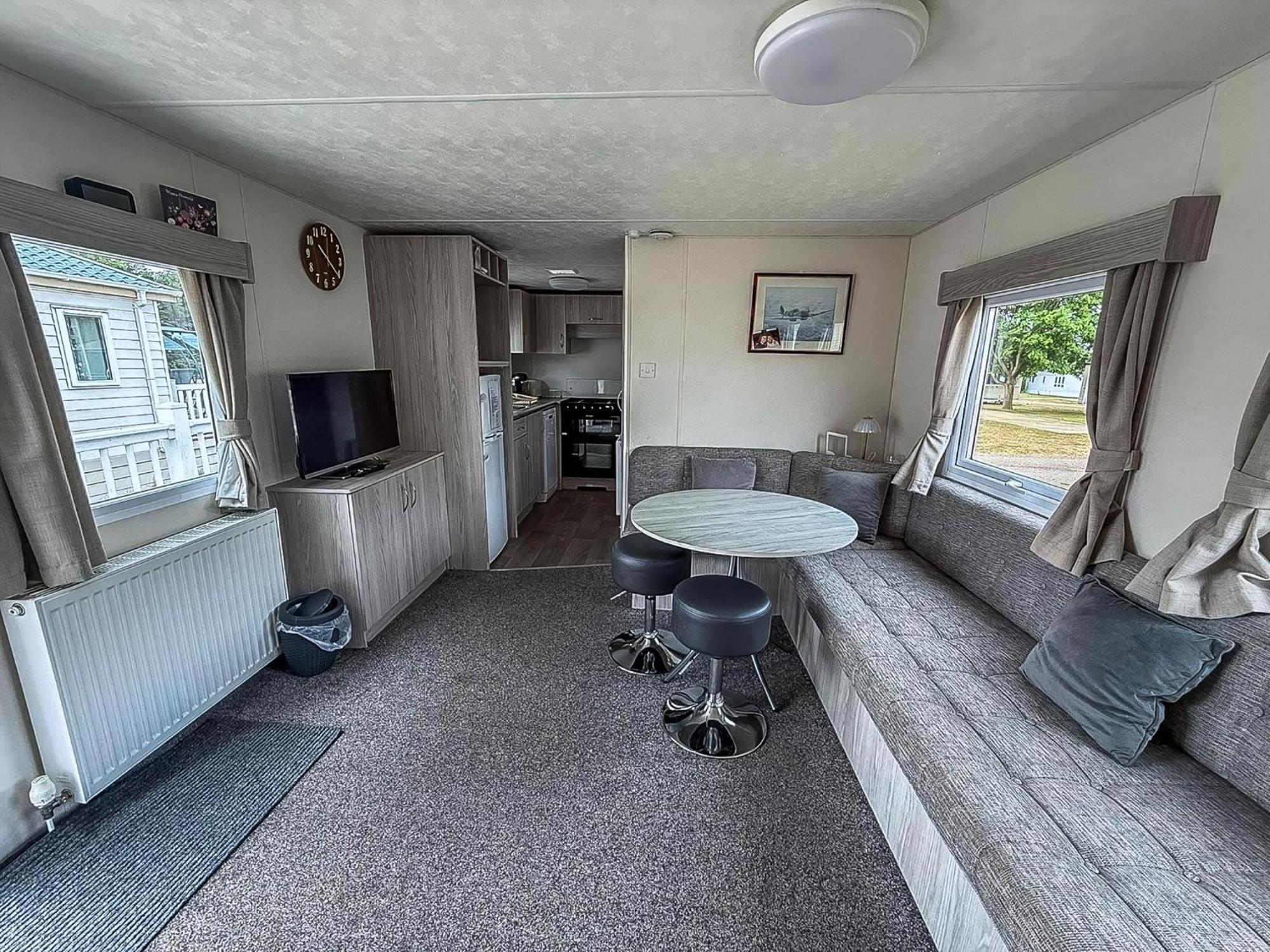 Gorgeous Caravan With Decking In Breydon Water Holiday Park, Ref 10081B Belton with Browston Dış mekan fotoğraf
